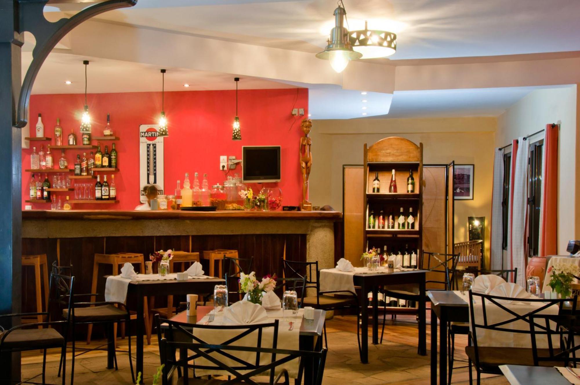 Hotel Restaurant Le Combava Antananarivo Exterior photo